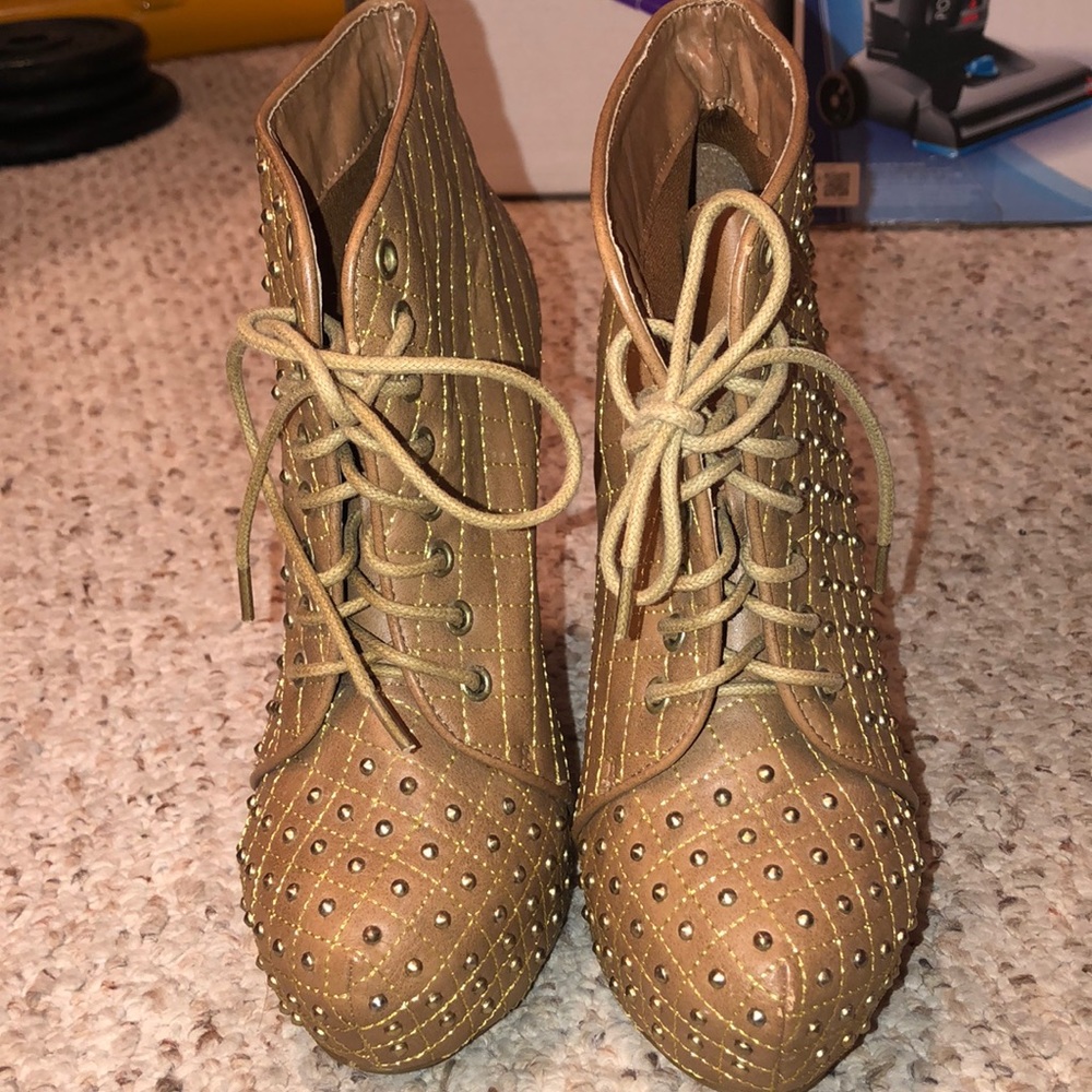 Heels - Picture 2 of 3